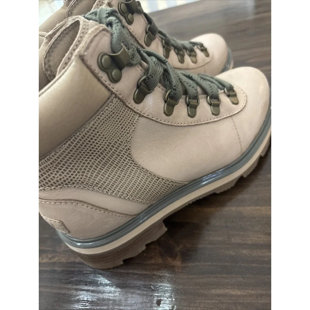 Sorel Women's Lennox Hiking Boot Waterproof,m Snakeskin size 6.5 UNWORN